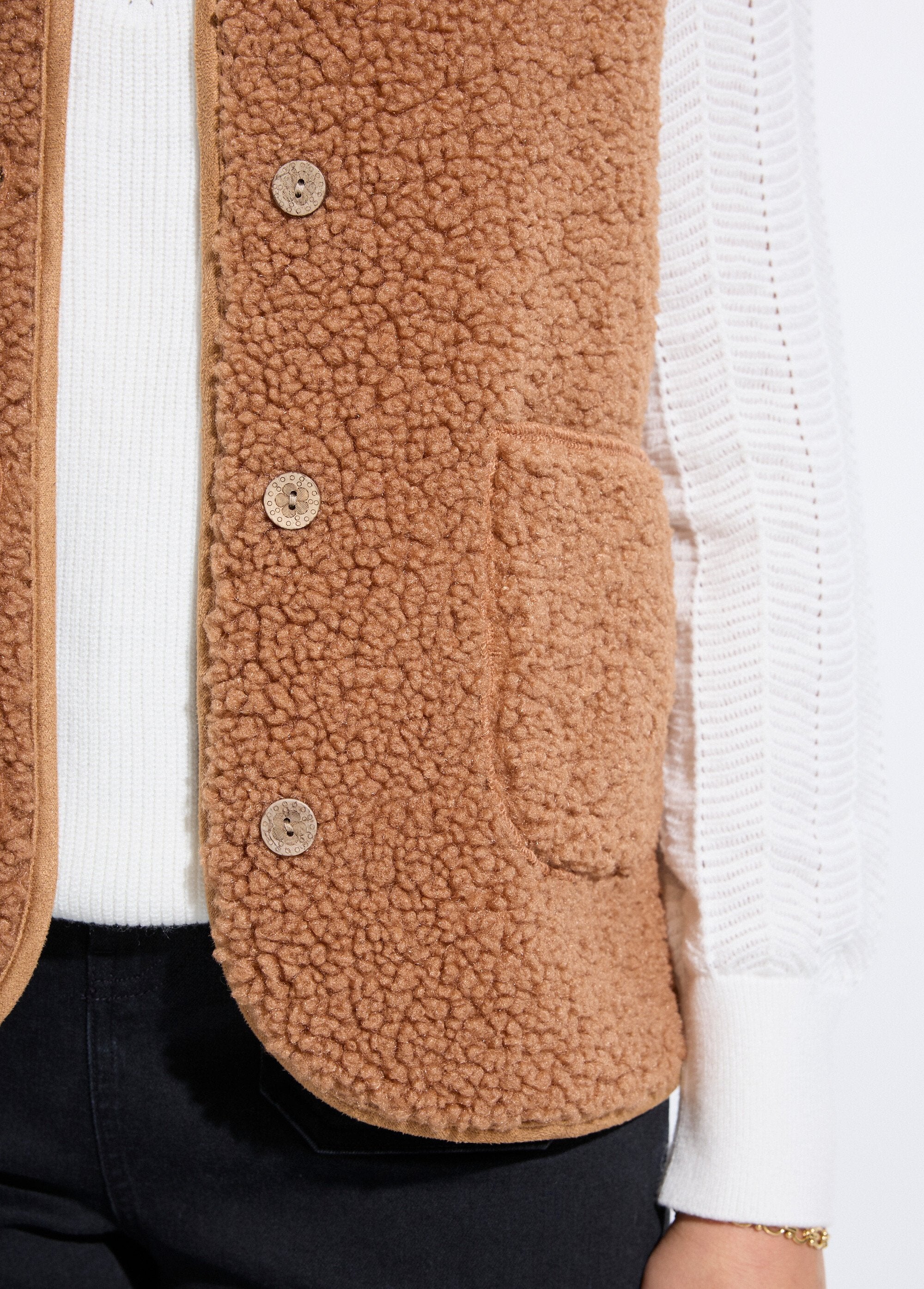 Chaqueta_sin_mangas_de_sherpa_con_interior_aterciopelado._Caramelo_DE1_slim