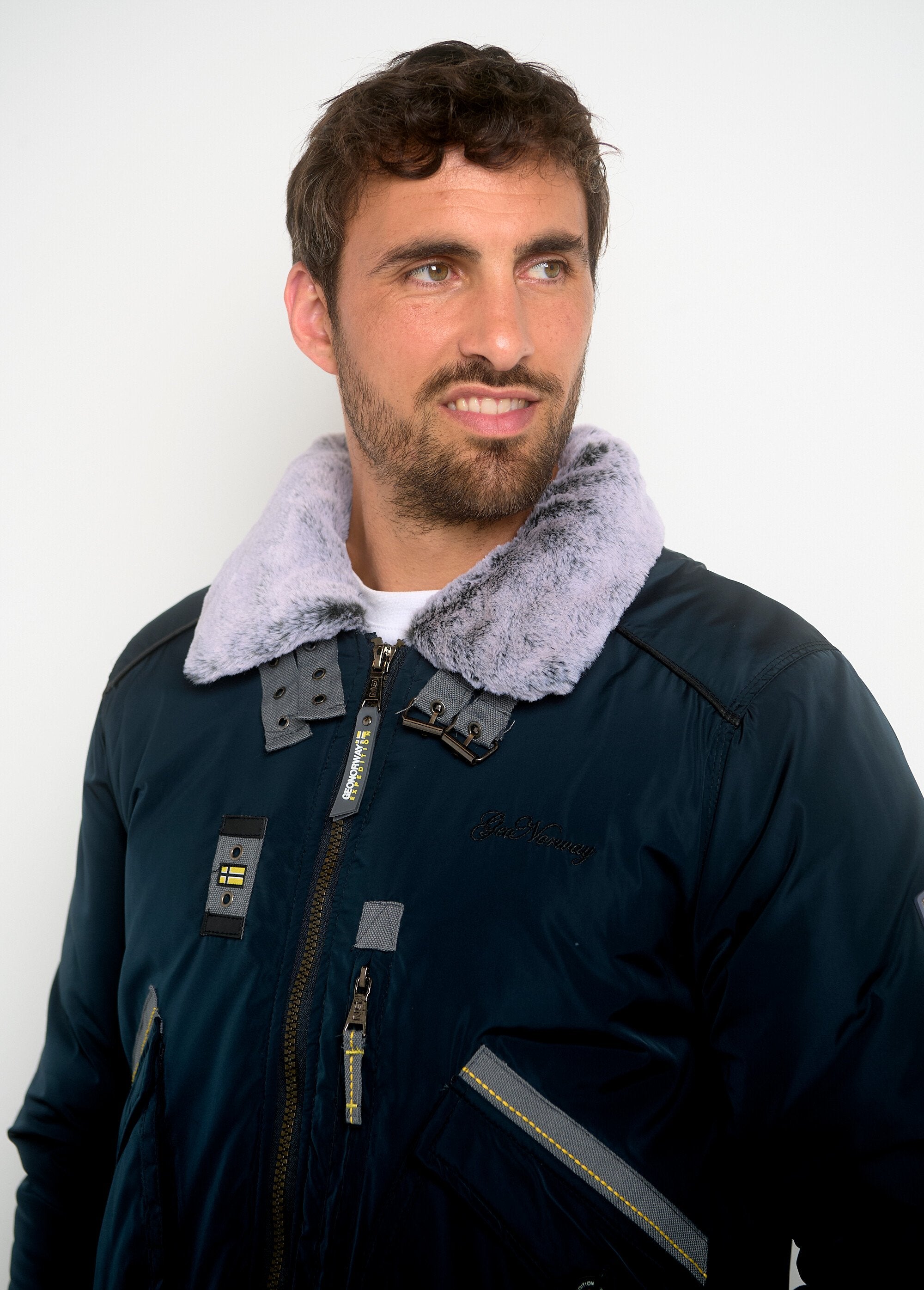 Chaqueta_estilo_aviador_con_cuello_alto_forrado_Negro_DE1_slim