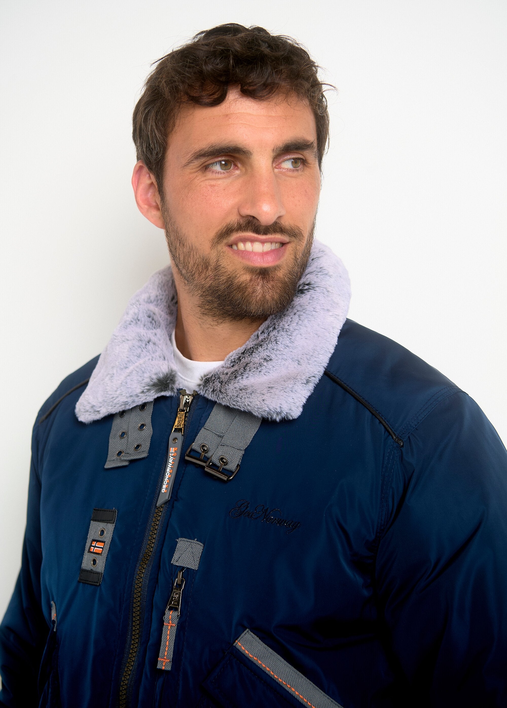 Chaqueta_estilo_aviador_con_cuello_alto_forrado_Azul_DE1_slim