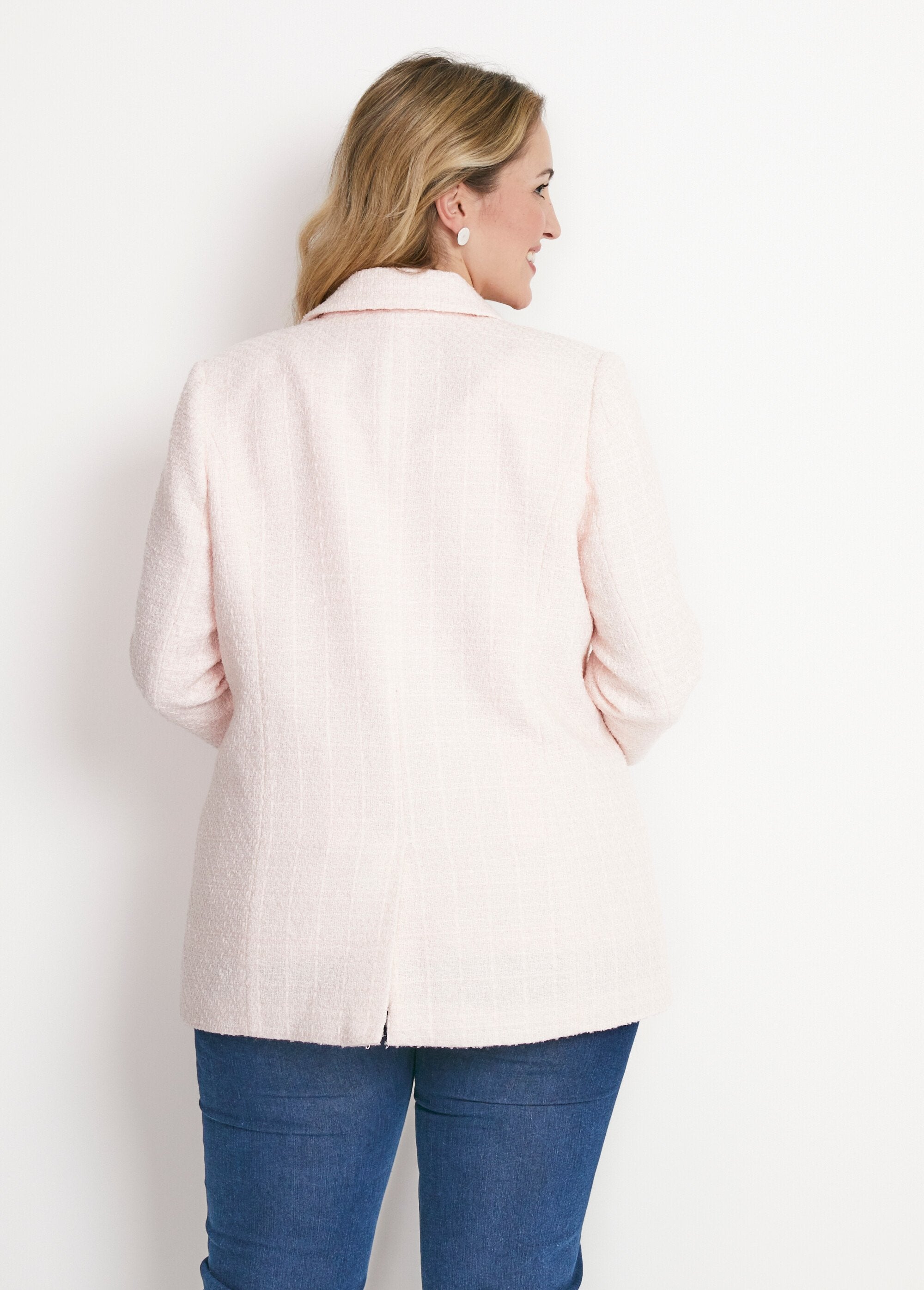 Chaqueta_recta_abotonada_de_tejido_con_cuello_sastre_Rose_pale_DO1_curvy